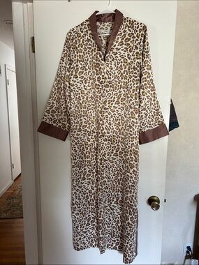 I Magnin || Leopard Print Long Satin Robe with Brown Trim